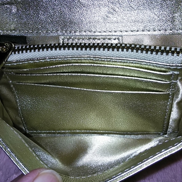Express Metallic Gold đź’› Leather Wallet - Picture 7 of 9